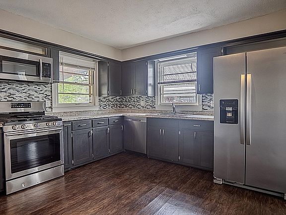 5th image of 2728 Adams St