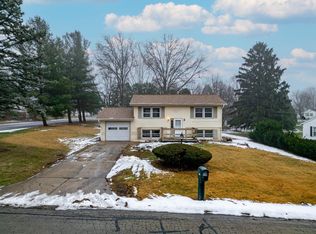 2101 Middlebury Rd, Freeport, IL 61032