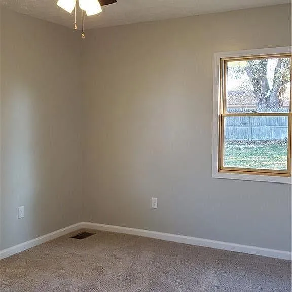 1015 Boylan Dr — Photo 7