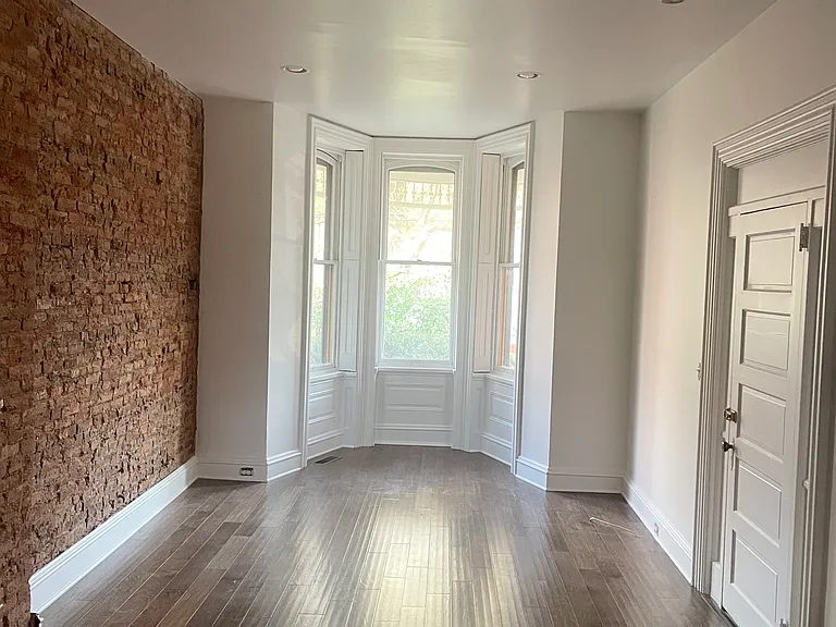 449 W Chestnut St #1 — Photo 2