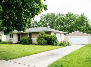 1110 Cedar River Dr, Waverly, IA 50677