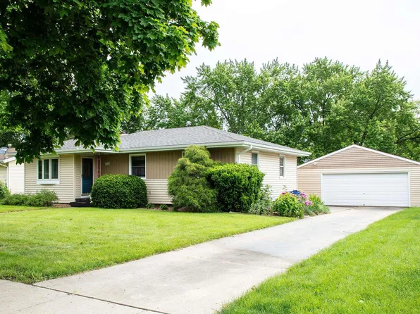 1110 Cedar River Dr, Waverly, IA 50677