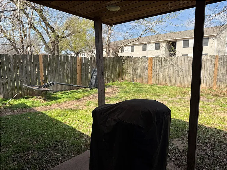 1533 Hillside Dr — Photo 22