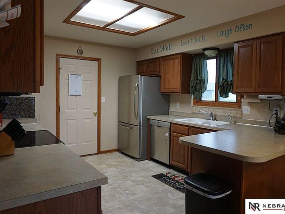 4th image of 1104 Gage St