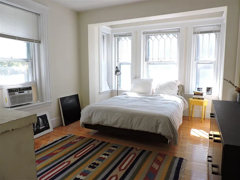 331 Harvard St #8 — Photo 6