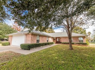111 N Oak Dr, Columbus, TX 78934