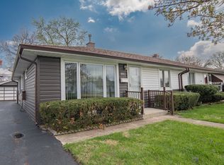 8953 S Corcoran Rd, Hometown, IL 60456