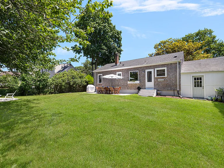133 Carroll Ave — Photo 31