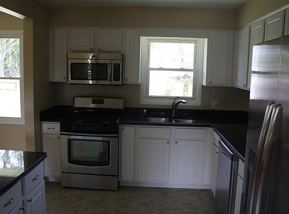 3rd image of 7536 W 161st St