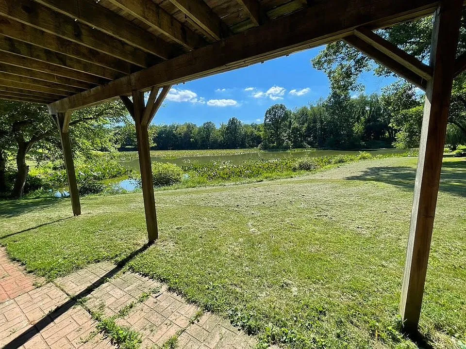 4 bed, 1.5 bath, 2500 sqft, $1,800 — Photo 3