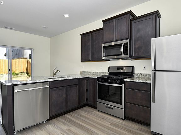 5th image of 3317 NE 120th Cir