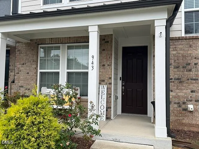 4 bed, 3.5 bath, 2645 sqft, $2,595 — Photo 2