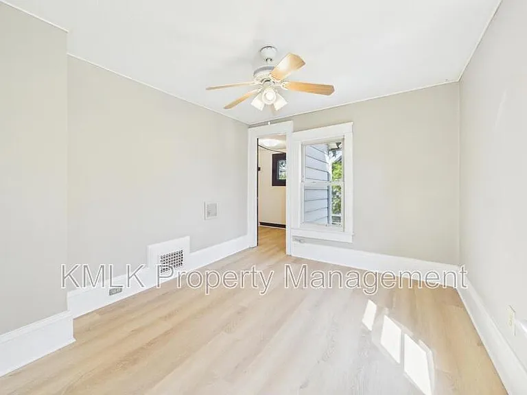 773 Montana Ave — Photo 30