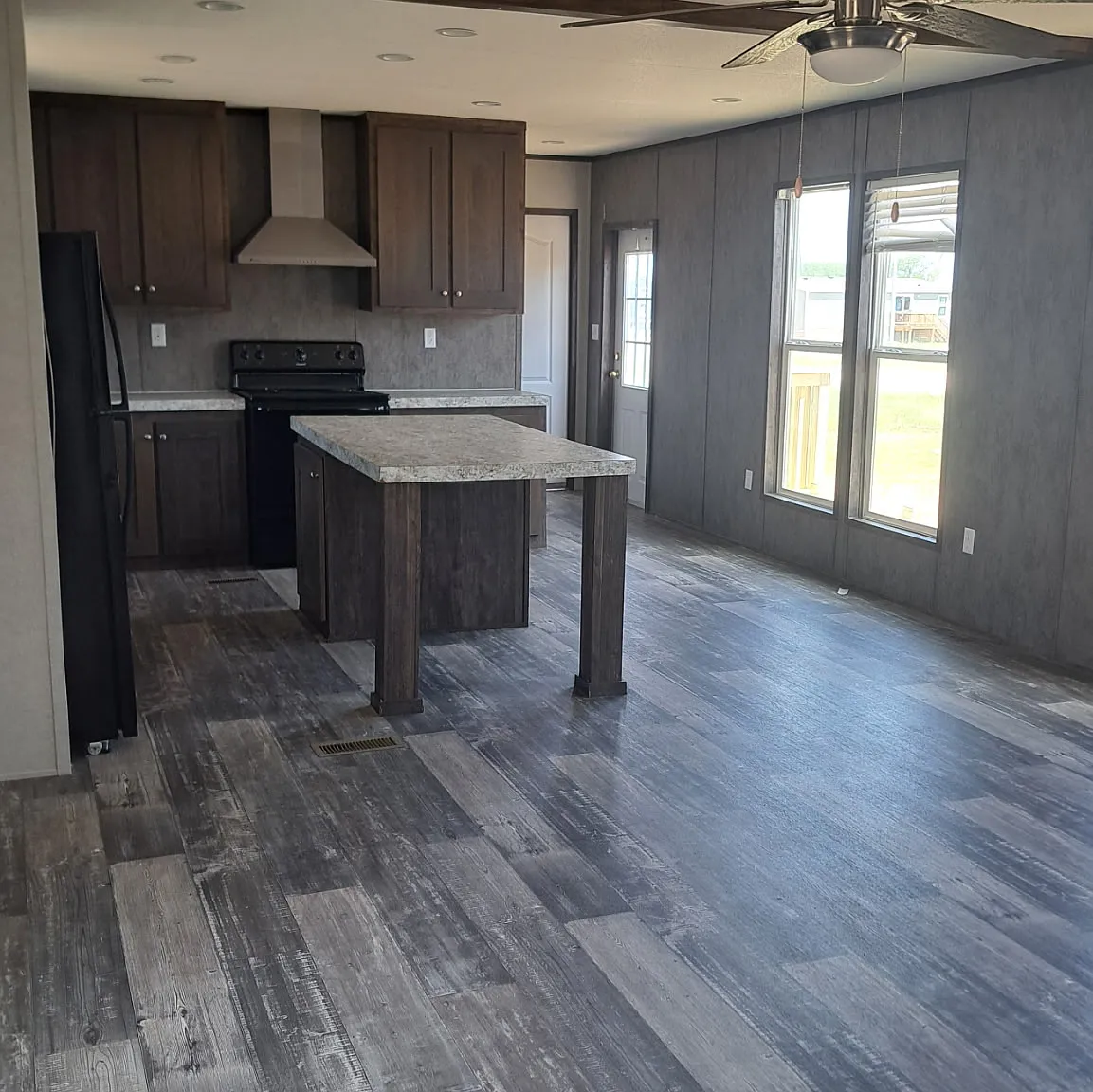 3 bed, 1056 sqft, $1,585 — Photo 1