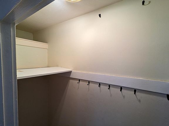 5th image of 1634 E Florida St