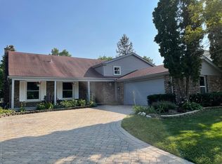 1603 E Suffield Dr, Arlington Heights, IL 60004