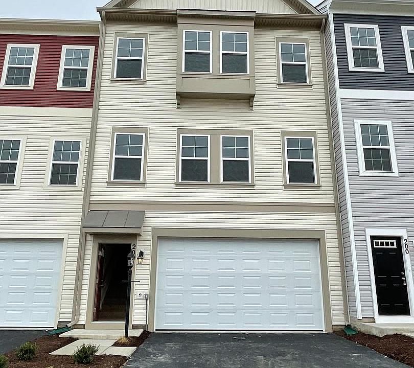 1st image of 202 Norland Knoll Dr