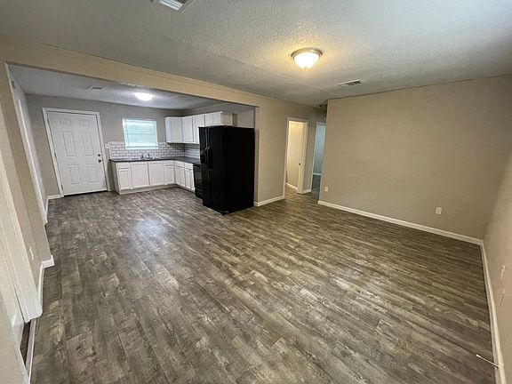 2nd image of 420 Wolf St #A