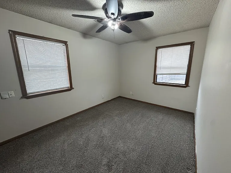 615 N Kessler St — Photo 6