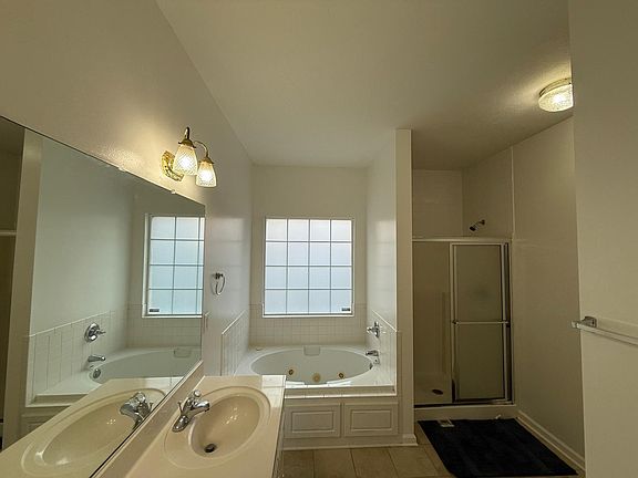4th image of 297 High Chaparral Dr