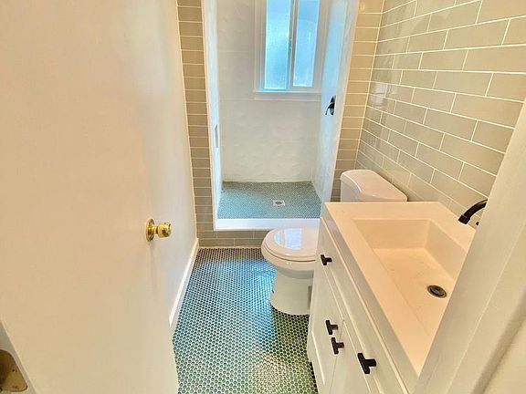 3rd image of 449 N Sycamore Ave #4495