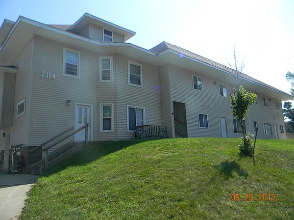 3rd image of 2304 Olive St APT 6
