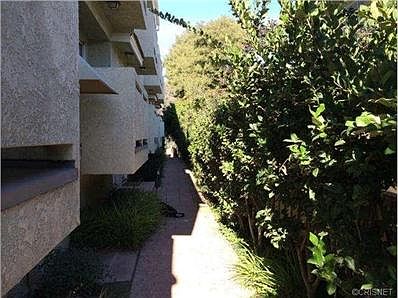 5th image of 13815 Victory Blvd Unit 1