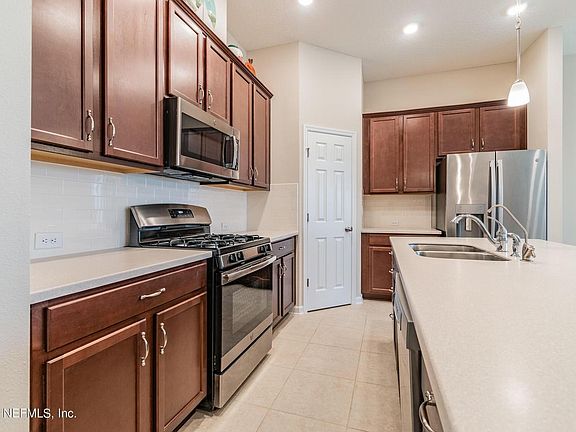 5th image of 60 Seastar Ct