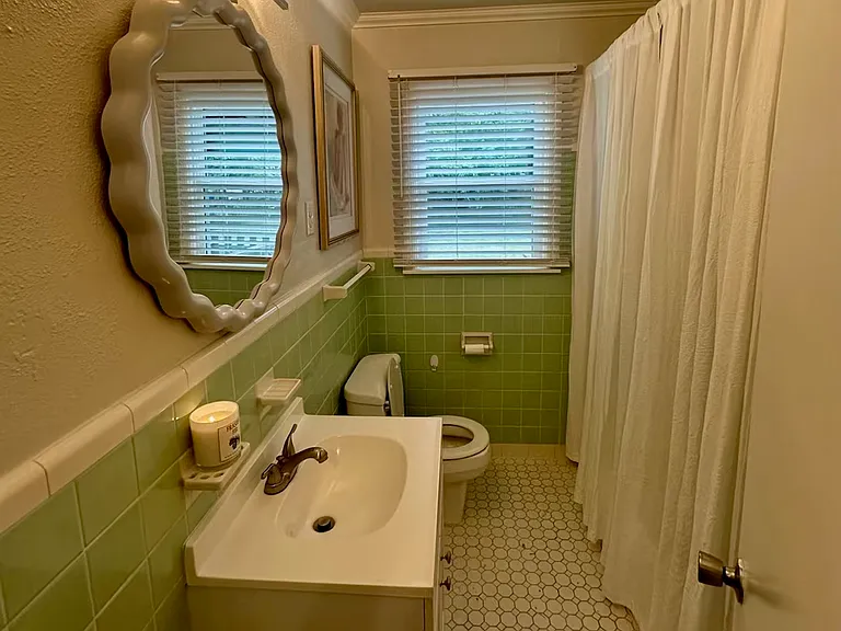 1040 W Boyd St — Photo 5