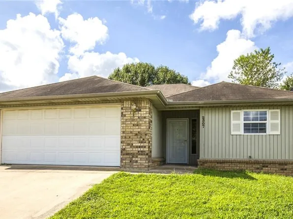 2507 SW 10th St, Bentonville, AR 72712