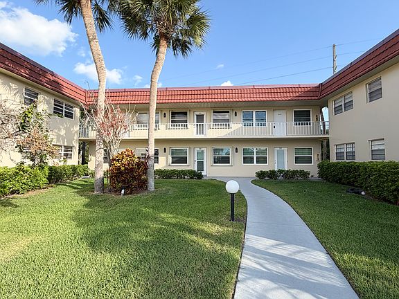 3rd image of 99 Spring Lake Dr APT 205