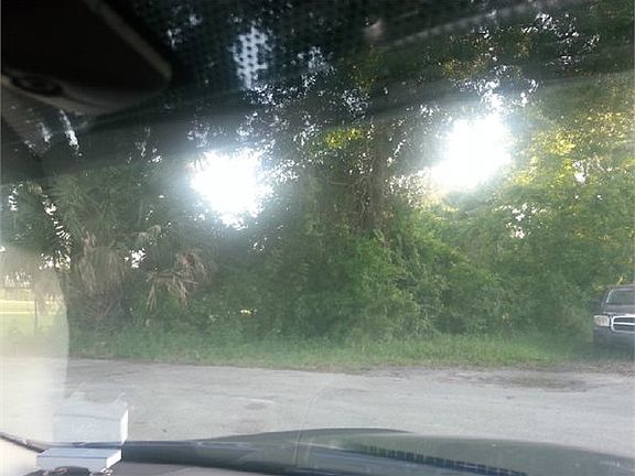 2nd image of 1576 Selma Ave