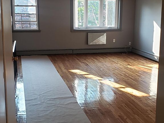 4th image of 9414 Skidmore Ave #1