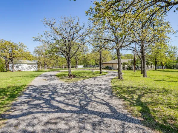 1417 Tarver Rd, Burleson, TX 76028