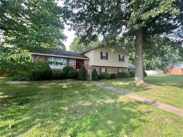 206 Walnut Grv, Washington, WV 26181