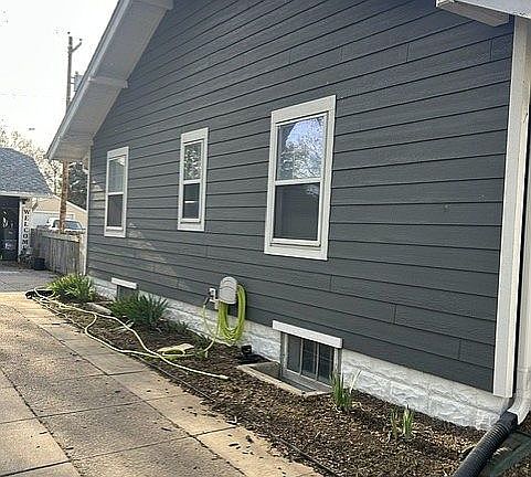 4th image of 721 N 10th Ave