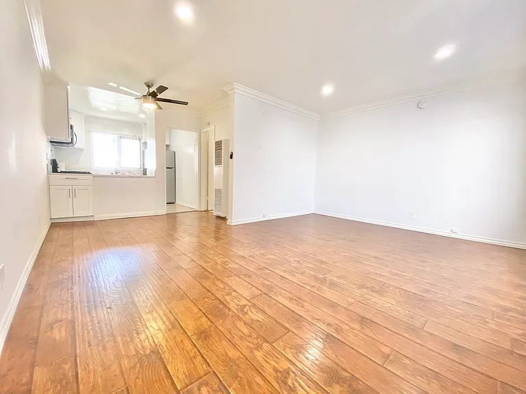6151 Fountain Ave #15 — Photo 2