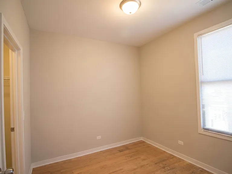 4200-08 N Milwaukee Ct — Photo 9