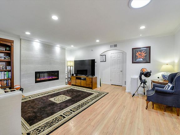 4th image of 1670 Meadowlark Ln