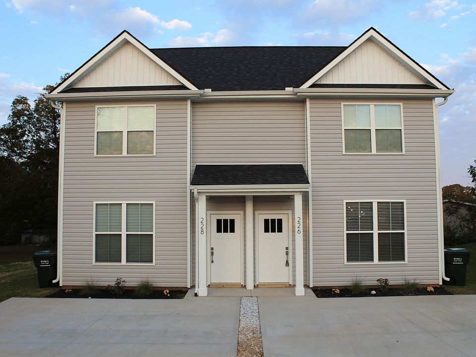 1st image of 208 Lincoln Dr