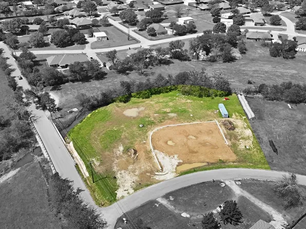 501 Rising Star Ln, Sanger, TX 76266