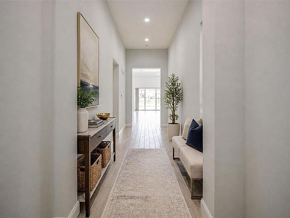 4th image of 10481 ROYAL CYPRESS WAY