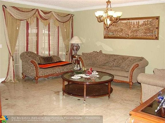 5th image of 468 E Garden Cove Cir