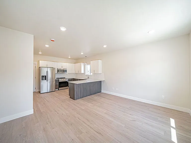 351 E Lorene St — Photo 6