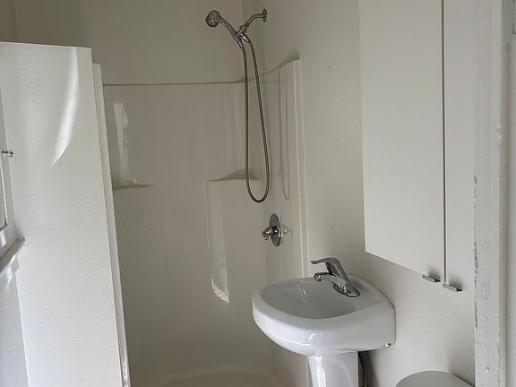 5th image of 323 20th St APT B