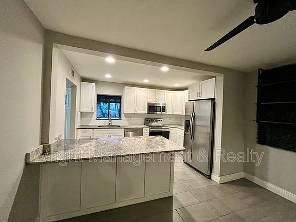 5th image of 727 N Himes Ave Unit 1