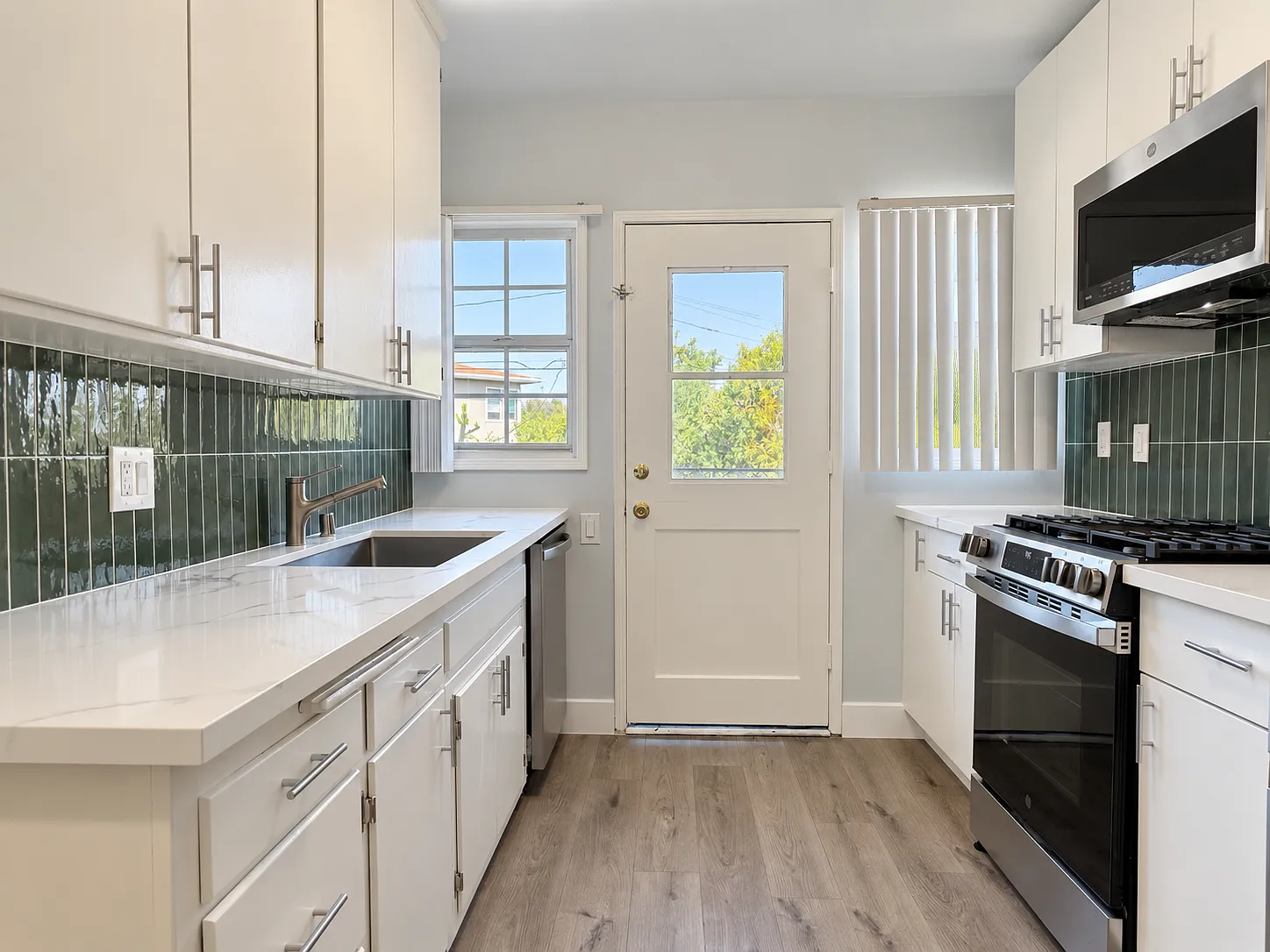 2 bed, 958 sqft, $2,800 — Photo 3
