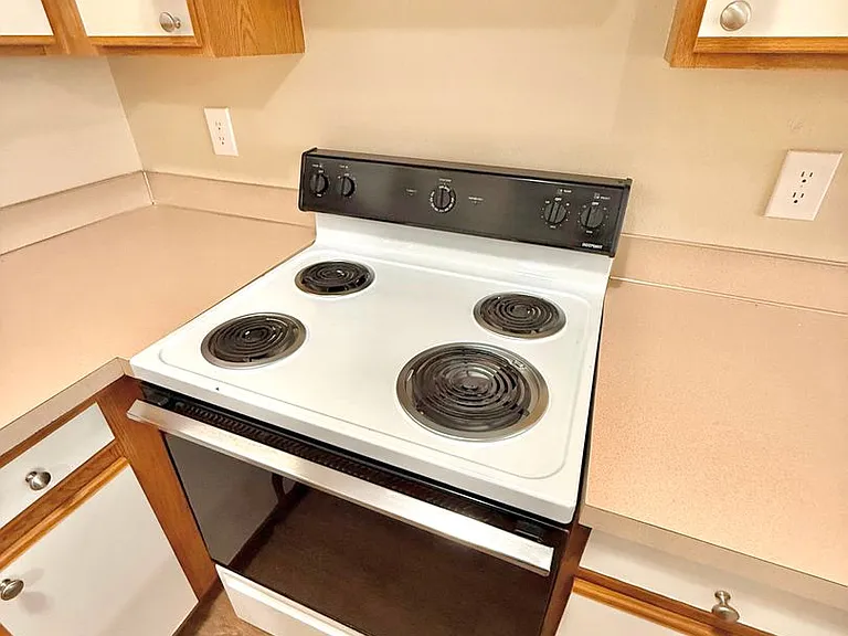 Montlake Villas — Photo 9