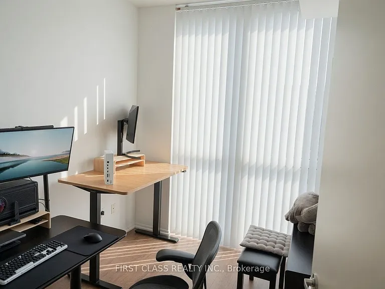 45 Charles St E #3802 — Photo 3