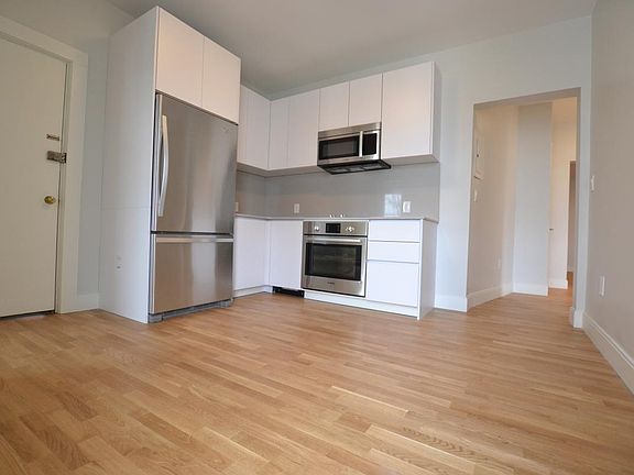 2nd image of 37 South St #8EK